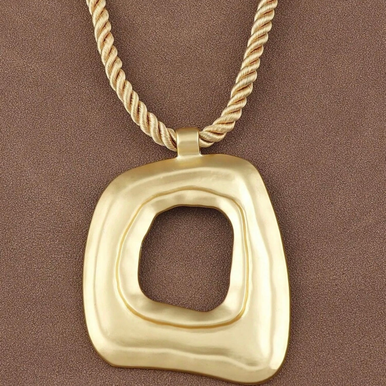 Collar farias con cordón
