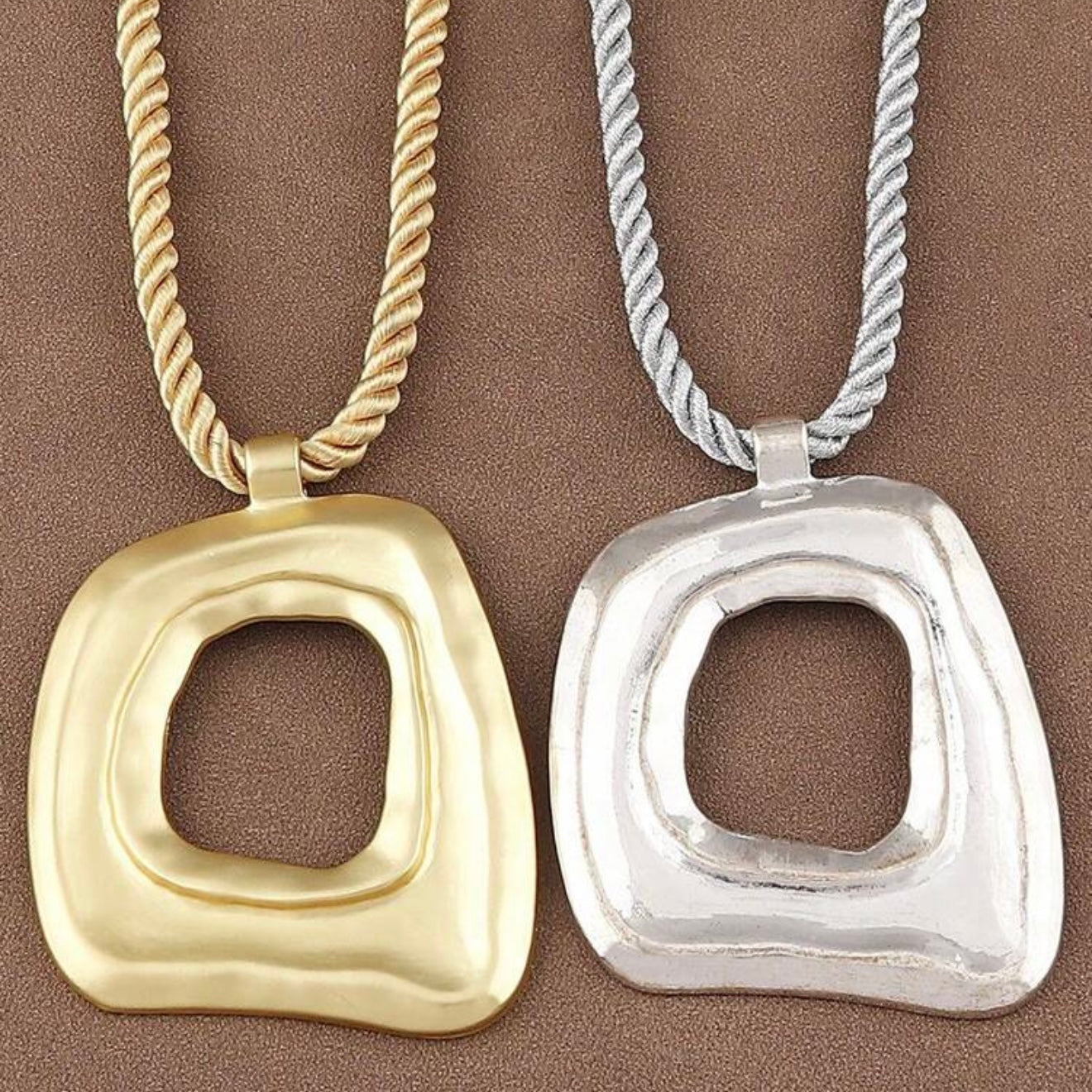Collar farias con cordón